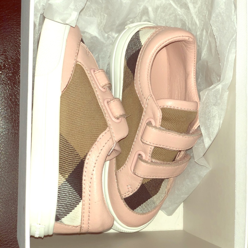 Burberry toddler size 21 I love these shoes